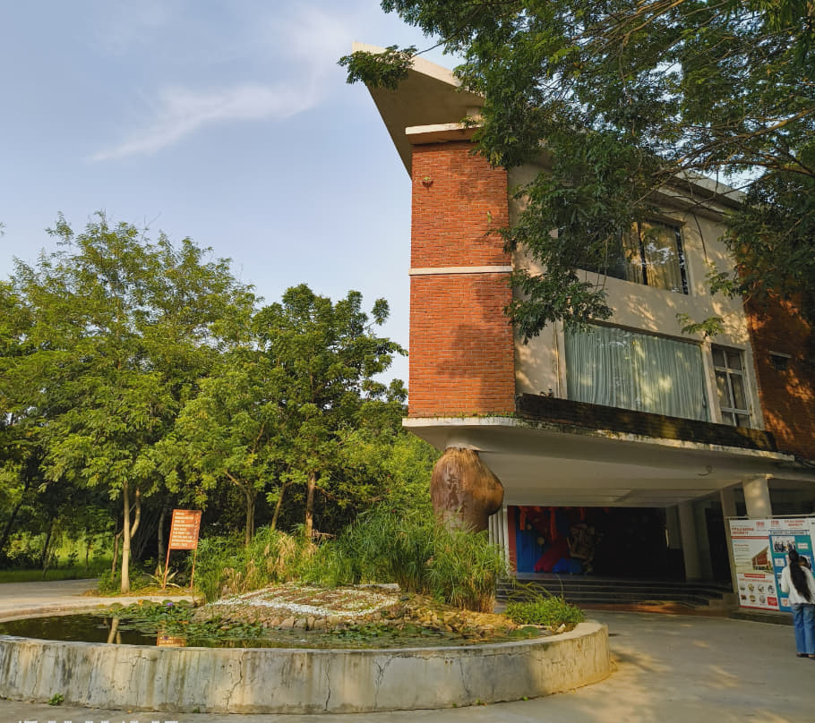 ITM SLS Baroda University College campus photo 31